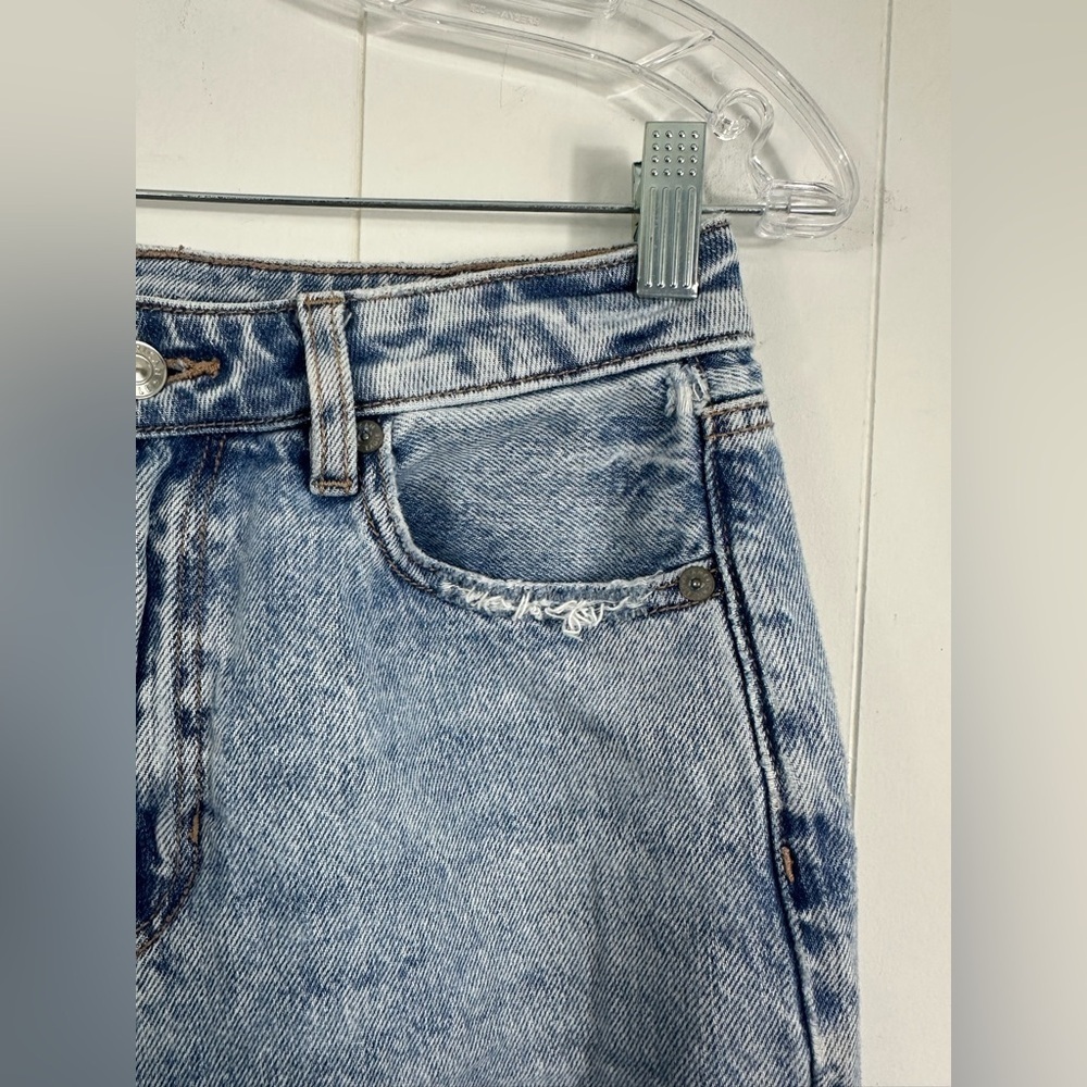 American Eagle Mom Straight Jean Womens Size 4 Destroyed Light Wash Denim - Picture 9 of 14